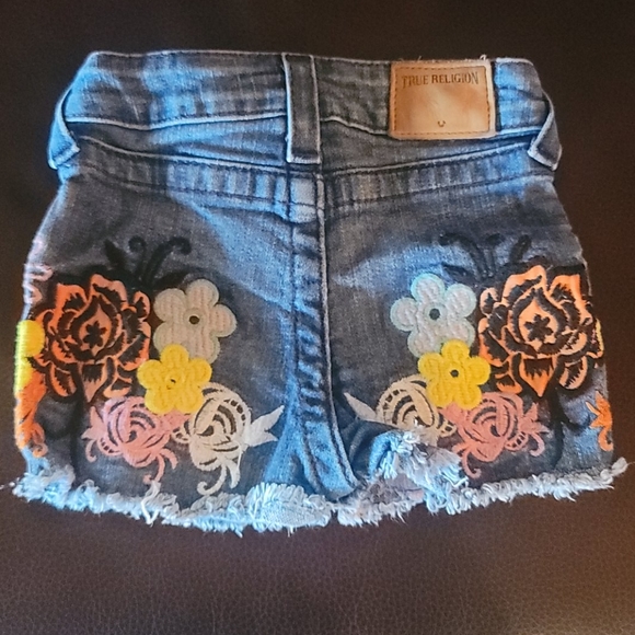 2T True Religion cut-off jean shorts Pebble wash - Picture 2 of 4